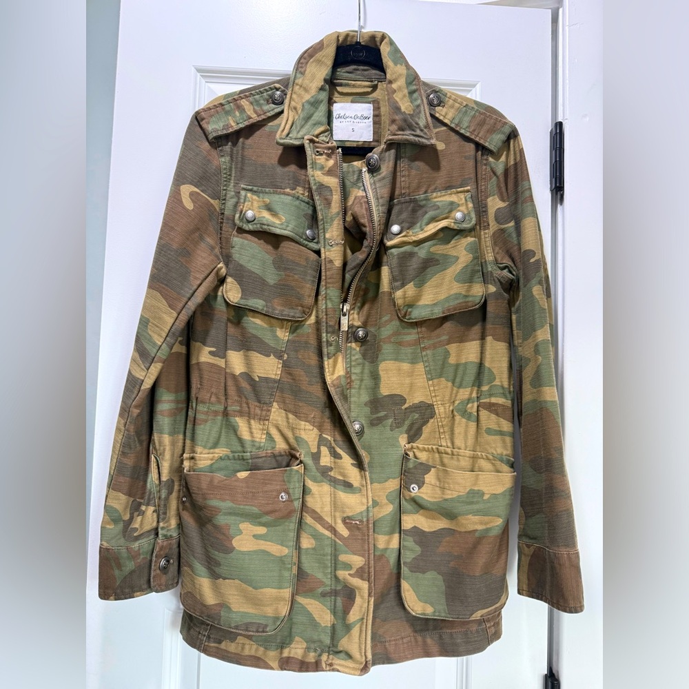 Chelsea DeBoer Lily & Lottie camo jacket size small